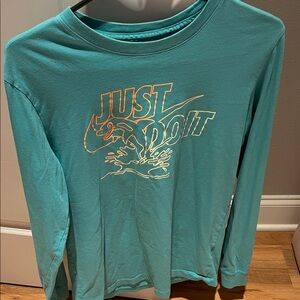 Women’s Nike Teal Long Sleeve Tee size Small